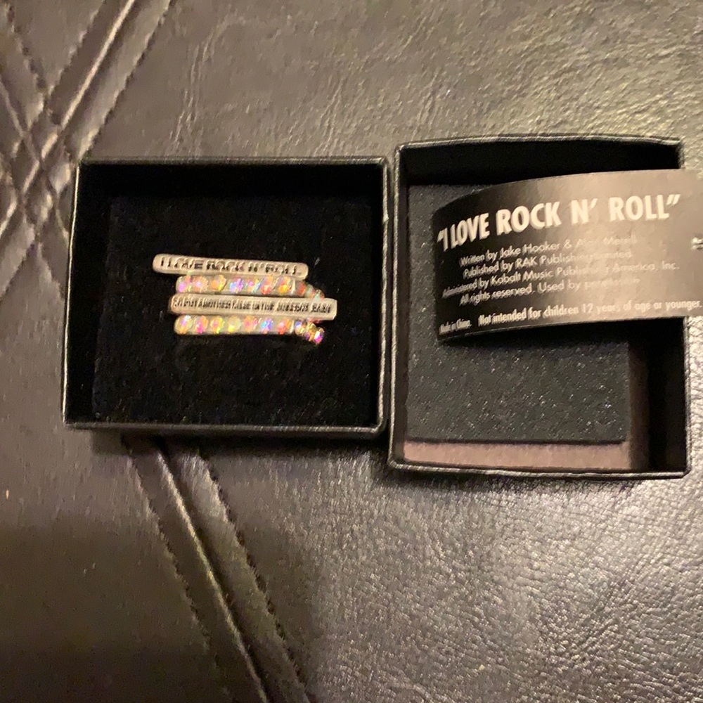 3/$32 NIB I love Rock & Roll set of 4 rings size 7